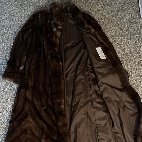 American Legand fur coat - Picture 3 of 3